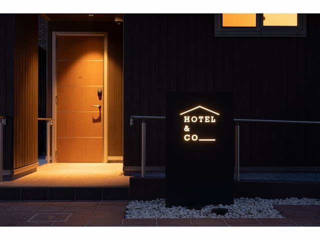 HOTEL & CO