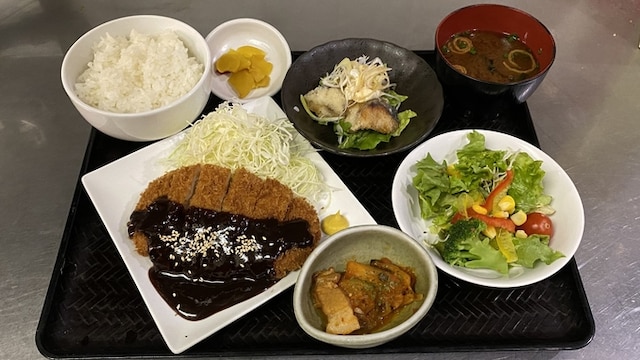 アパホテル〈名古屋丸の内駅前〉