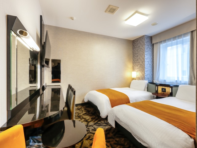 アパホテル〈新潟  燕三条駅前〉