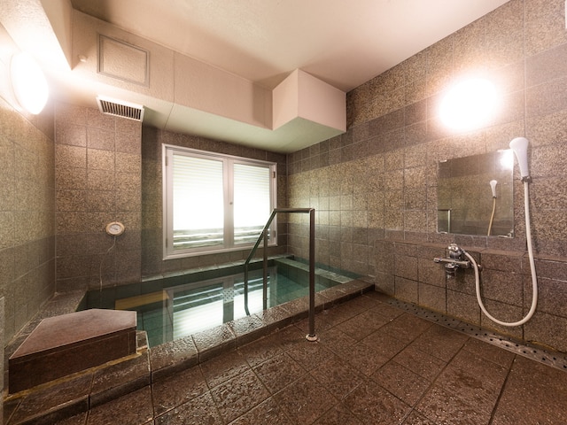 アパホテル〈千葉中央駅前〉