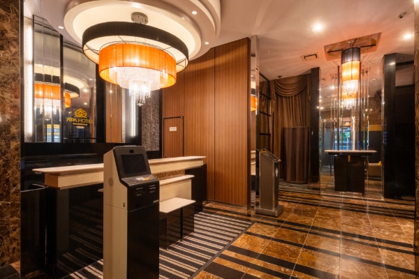 アパホテル〈銀座 新富町駅前〉