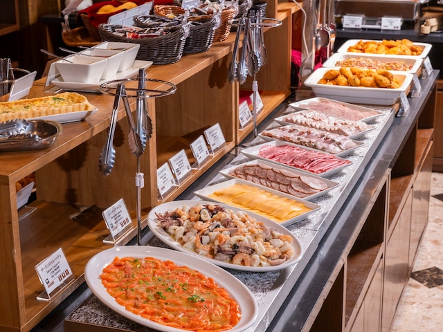 アパホテル&リゾート〈西新宿五丁目駅タワー〉