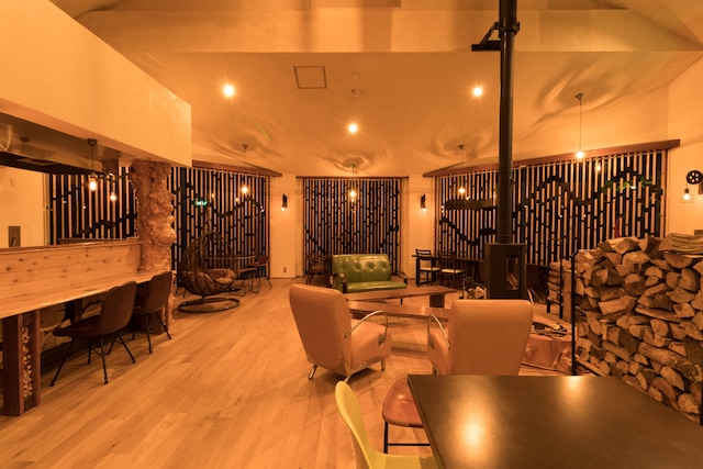 奥入瀬渓流温泉　灯と楓