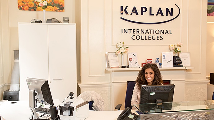 Kaplan International Languages ロンドン校の受付の様子