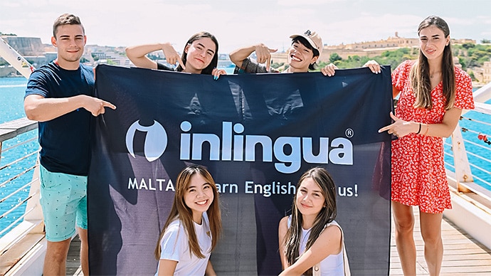 Inlingua Maltaの生徒の集合写真