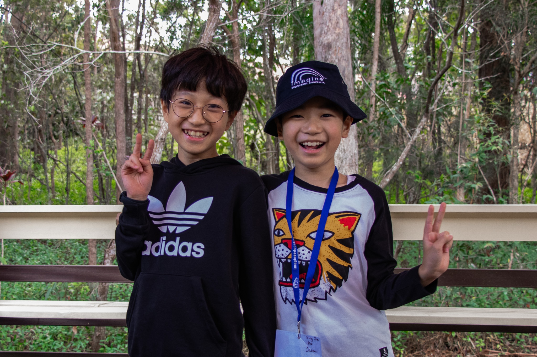 ゴールドコーストでのジュニア留学プログラムで笑顔の子供