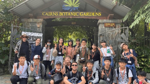 ケアンズボタニックガーデン前での集合写真