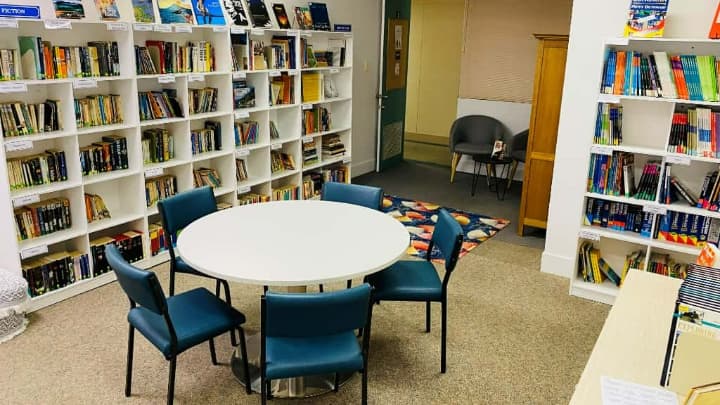 ミルナーインターナショナルカレッジオブイングリッシュの図書館