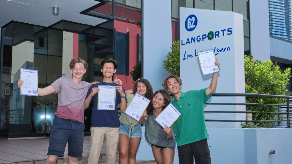 Langportsゴールドコースト校の外観と生徒