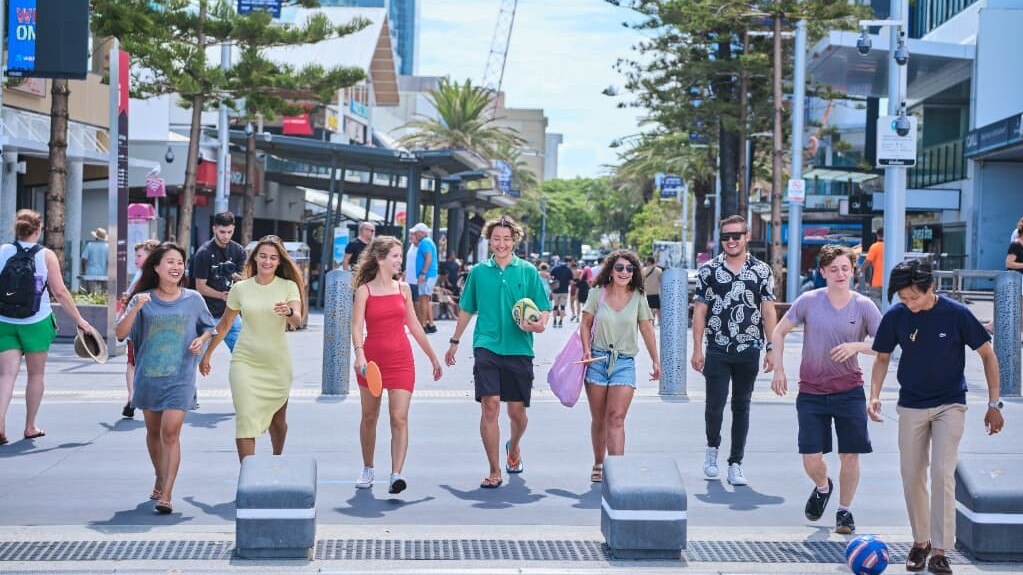 ラングポーツゴールドコースト校付近での生徒