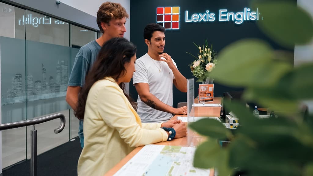 レクシスパース校のレセプション