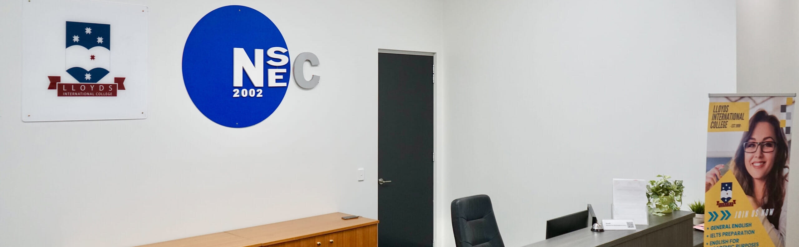 NSECの受付デスク