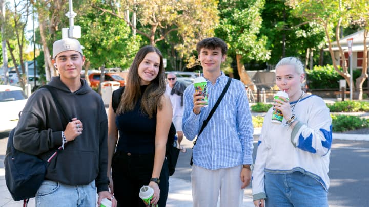 オーストラリアのジュニアキャンプに参加している多国籍な生徒