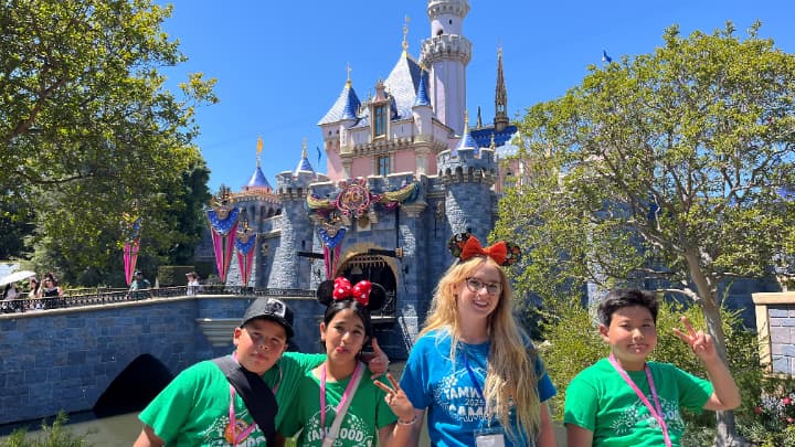 アメリカのディズニーで留学中の合間で楽しむ生徒