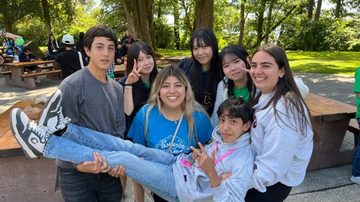 タムウッドキャンプでの国籍豊かな生徒たちの写真