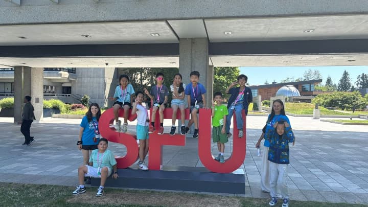 カナダSFUでの集合写真