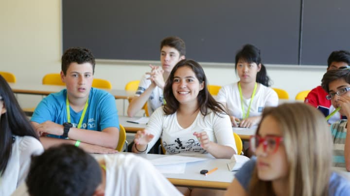 タムウッドキャンプで発言する生徒