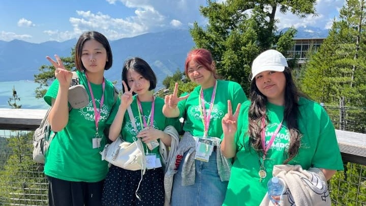 タムウッドキャンプTシャツの生徒たち