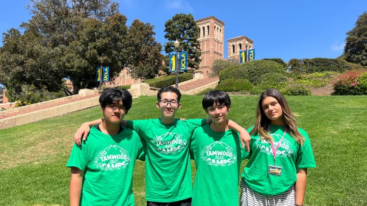 UCLAでのタムウッドキャンプを楽しむ生徒たち