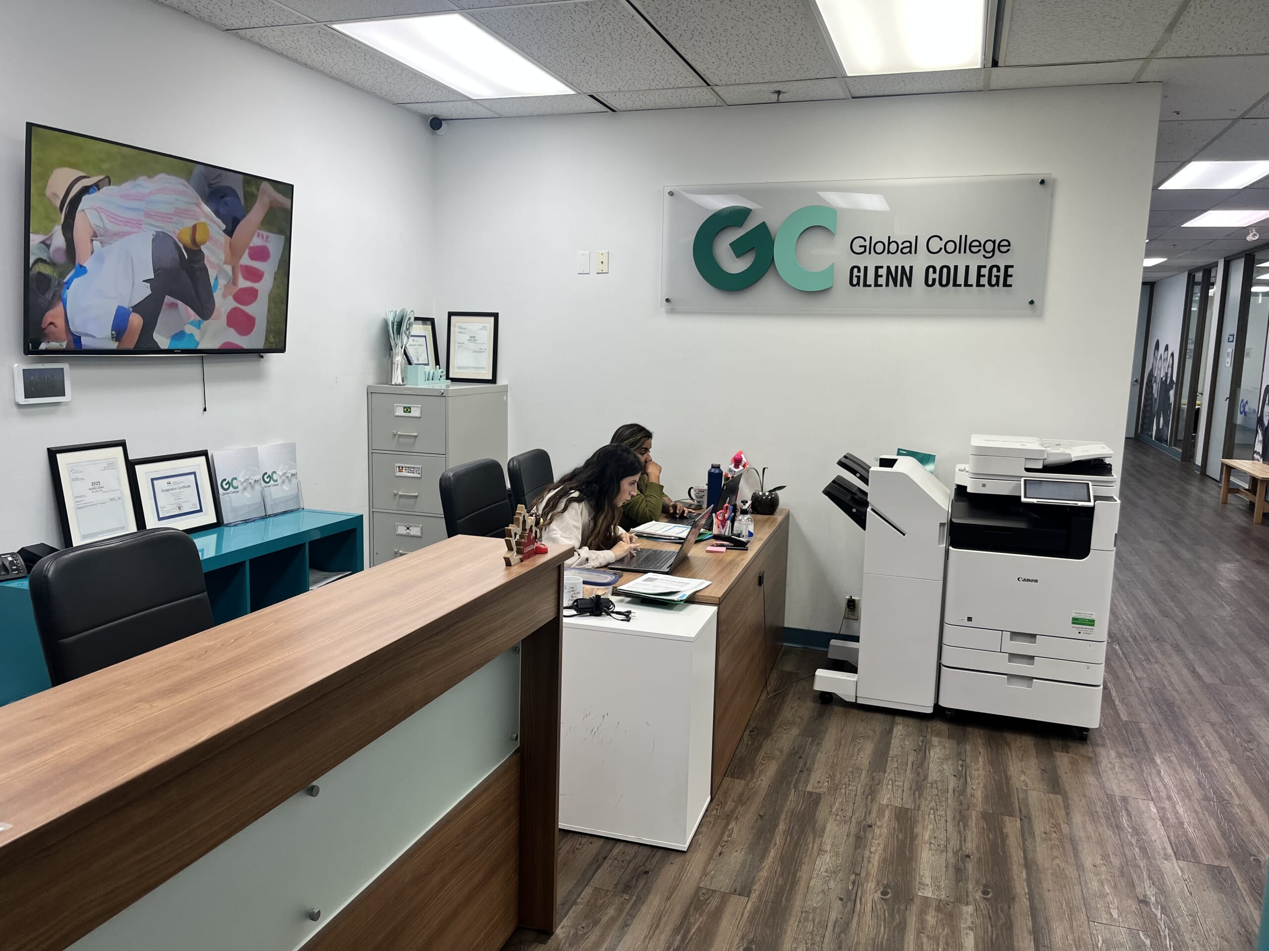 Global Collegeのフロントデスク