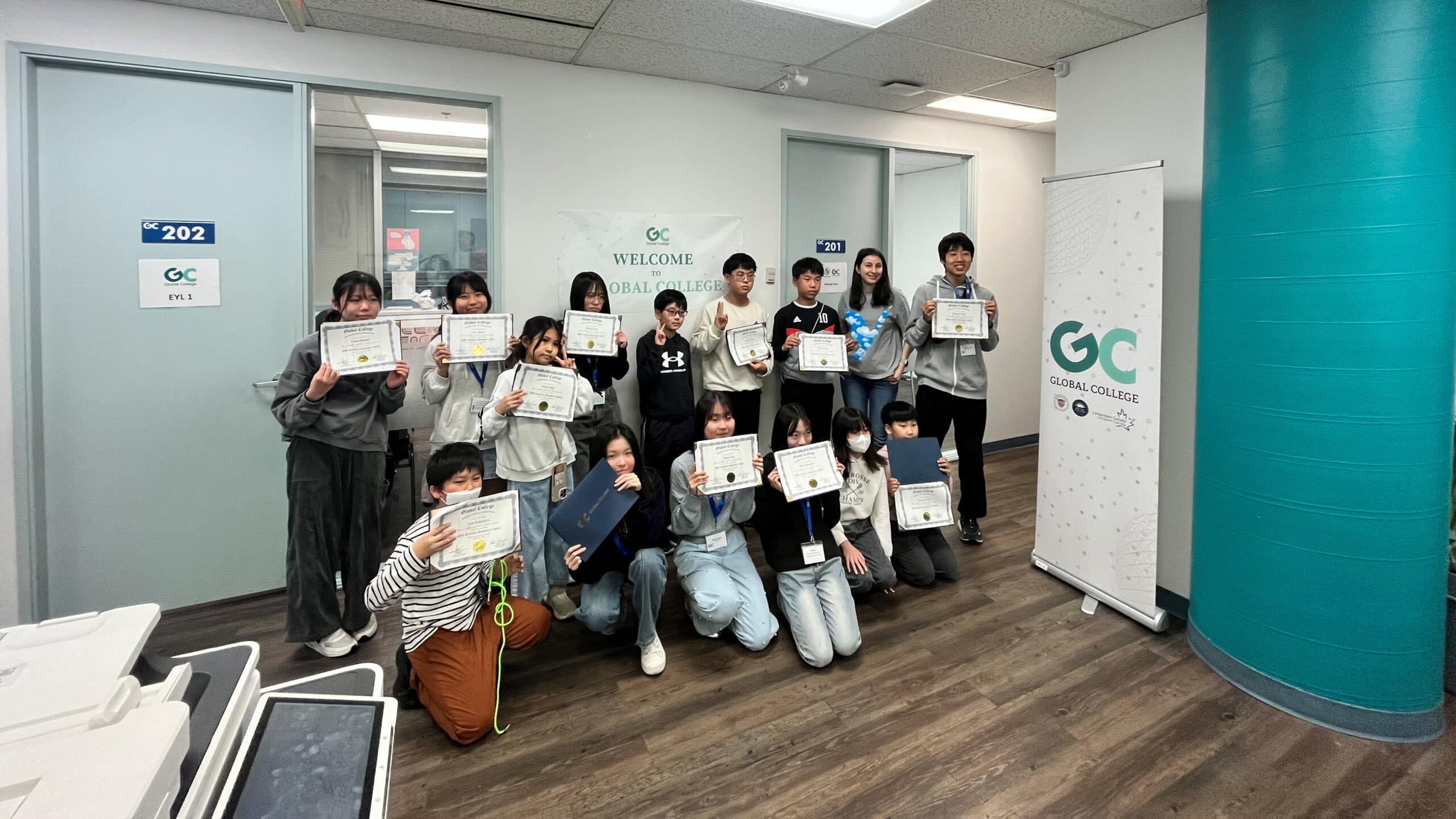 Global CollegeのEYLの卒業式の様子