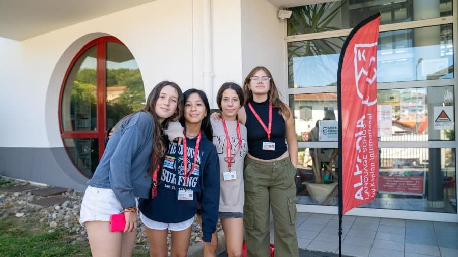 フランス語キャンプに参加する子供たちの写真