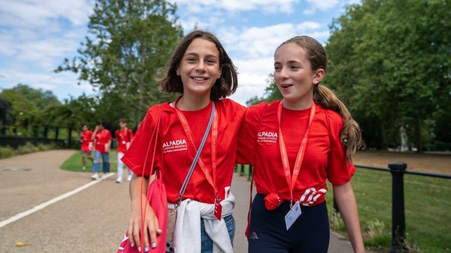 ロンドンウォルディンガムに参加するティーンの写真