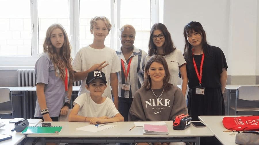 パリでのサマーキャンプの生徒たち