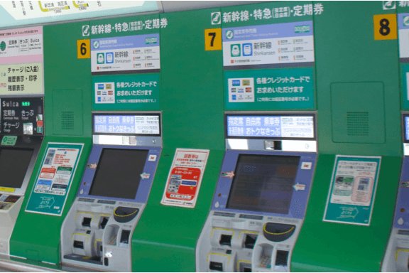 駅の指定席券売機でチケット受け取りOK！
